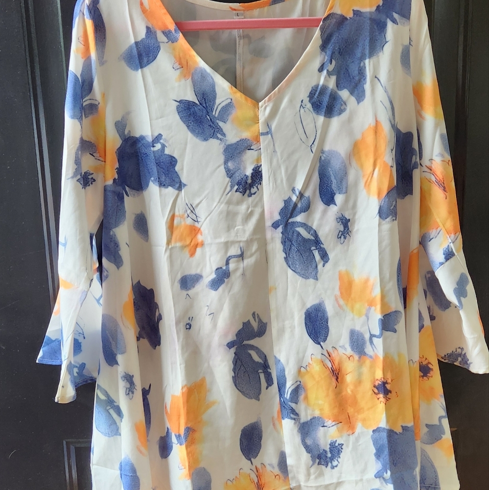 Woman's breezy top